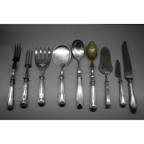 Dobierany zestaw sztućc&oacute;w