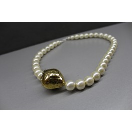 Pearls with a gold strawberry 